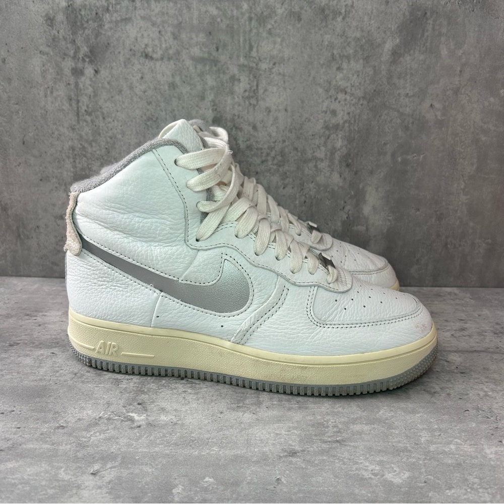 Nike Air Force 1 High Sneakers DC3590-101 Womens sz 8 - White